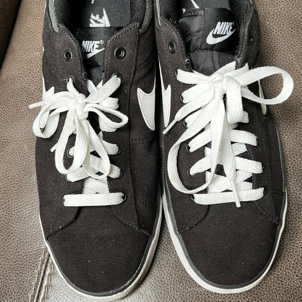 Men’s black Nike Tennis Size 12
